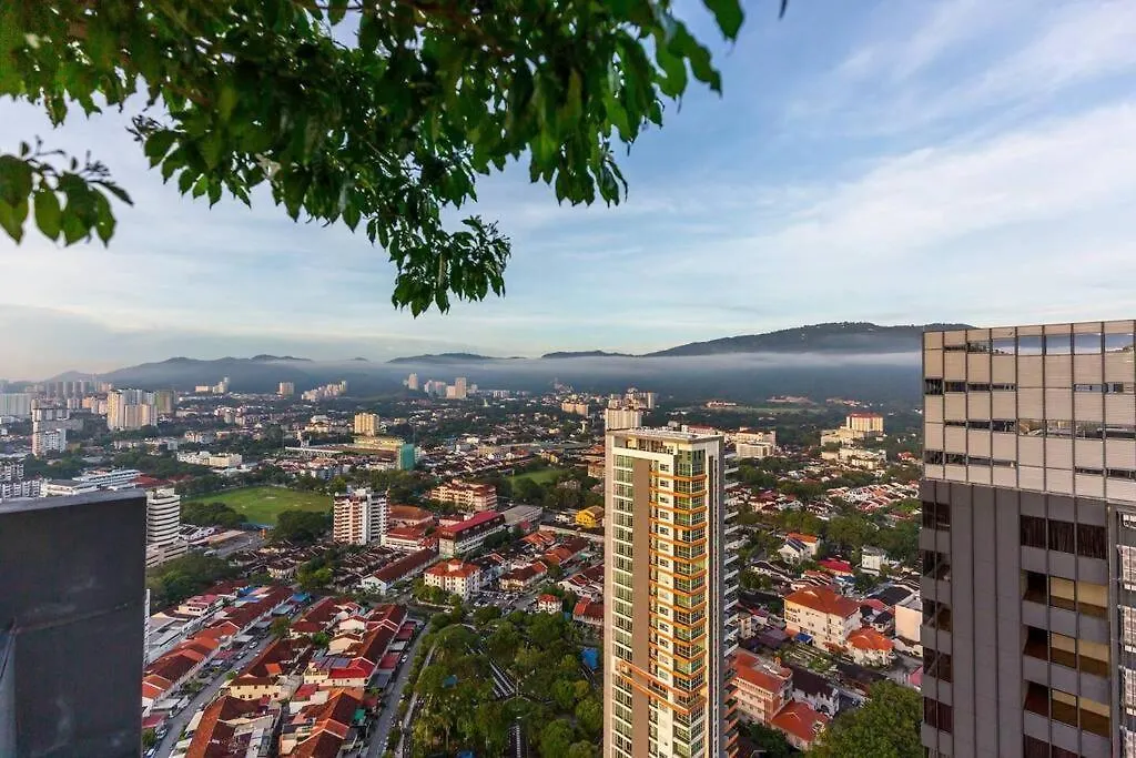 Tropicana 218 Spacious Luxury City 3Bedroom 3 Car Park 11Pax George Town