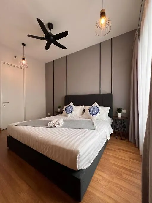 Appartamento Tropicana 218 Spacious Luxury City 3Bedroom 3 Car Park 11Pax George Town