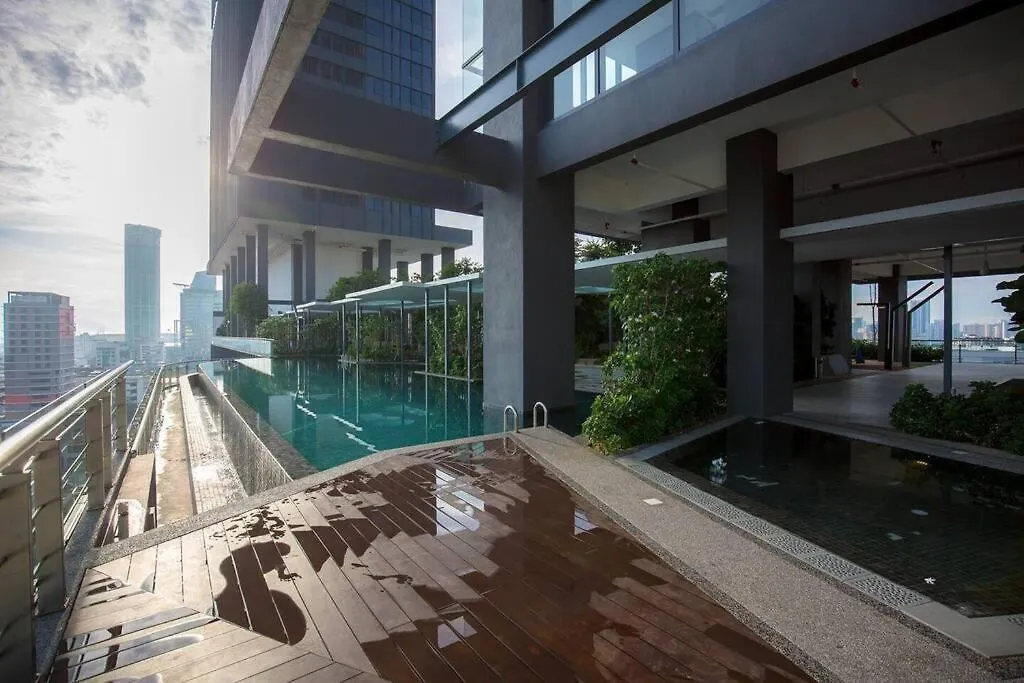 Tropicana 218 Spacious Luxury City 3Bedroom 3 Car Park 11Pax George Town